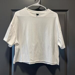 Cropped boxy fit white unfinished hem tee Size L